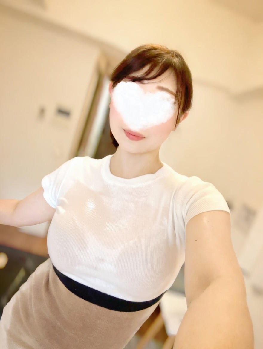 本日15(日)15時半〜23時 出勤します( ˶˙ᵕ˙˶ )☀️