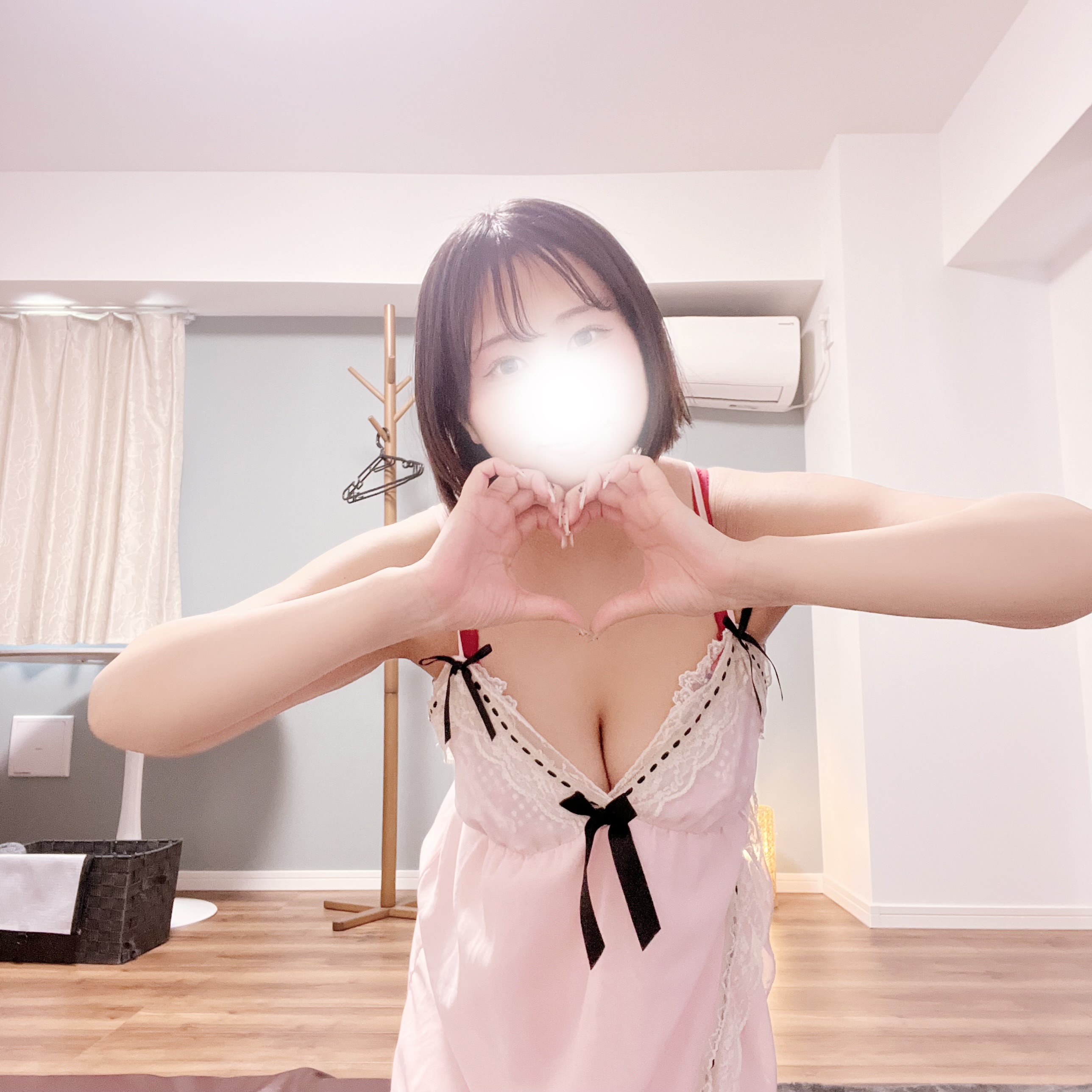 
きょうもあいにきてくれてほんとにありがとございます🈵

長期休暇のなか、ちょっとでも時間つくって、るいにあいにきてくれるおにいさんたちがたくさんいてとってもうれしいです❣️

写真でおにいさんたちにるいの愛つたわるかな？？🥹笑

あしたもおまちしてます🐶
