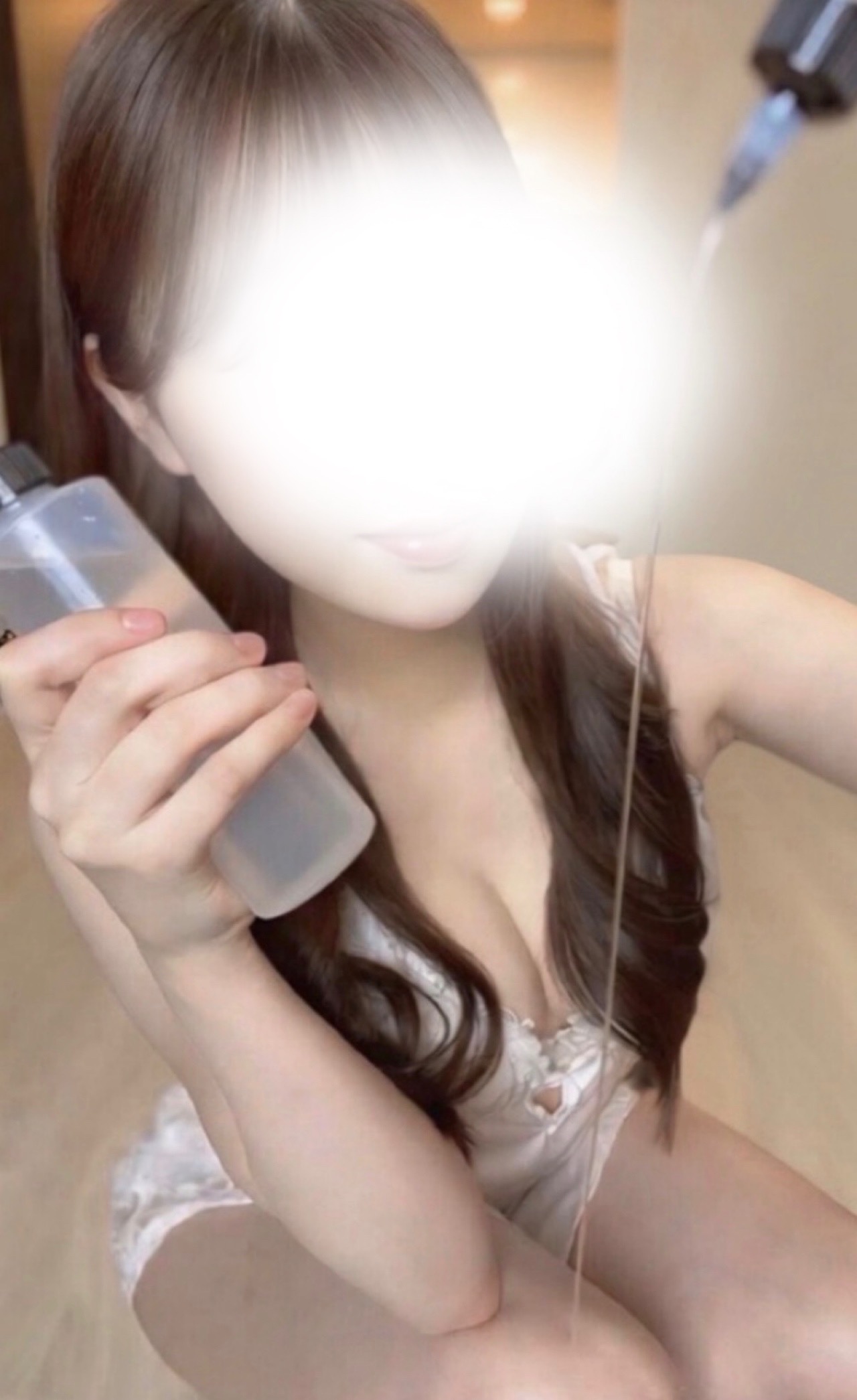 来週の出勤シフトです⬇️💕
・4/30(木) 11-17時
・5/2(土) 11-17時
┈┈┈┈┈┈┈┈┈┈┈┈┈┈┈┈┈┈┈┈
メンズエステのサービス範囲内で目一杯堪能いただけるような施術を心がけてます(ᴗˬᴗ)♡
オイルが塗りやすいよう、ボトルもマイボトルです♪
心地いい癒しの時間を過ごしていただければと思ってます✨️
来週もよろしくお願いします🙇‍♀️
