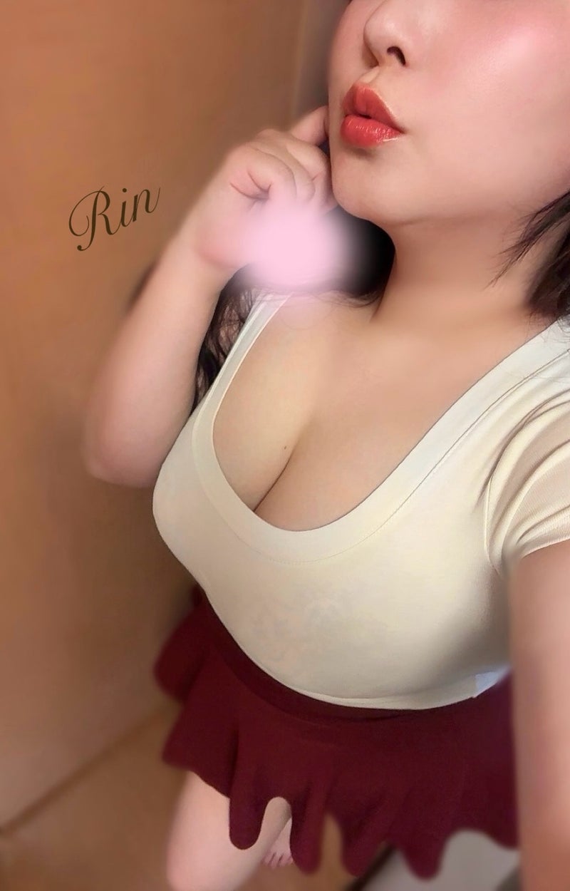 
おはようございます🌥️

7月から8年通ってたジムを思い切って変えてみたんだけど
環境変えるって意外と勇気と度胸が必要なんだなって感じたりんちゃんです！

でも新しい環境が新鮮で早く慣れたくて
調子乗って毎日朝晩通ってたら絶賛筋肉痛🫠🫠

昨日も早い時間から完売御礼ありがとうございました٩(๑❛ᴗ❛๑)۶そして今日も事前予約ありがとうございます♡

がっつりマッサージとさわさわマッサージ
どっちも受けられたいお兄様を
むちむちが元気にお待ちしております🧸🫧