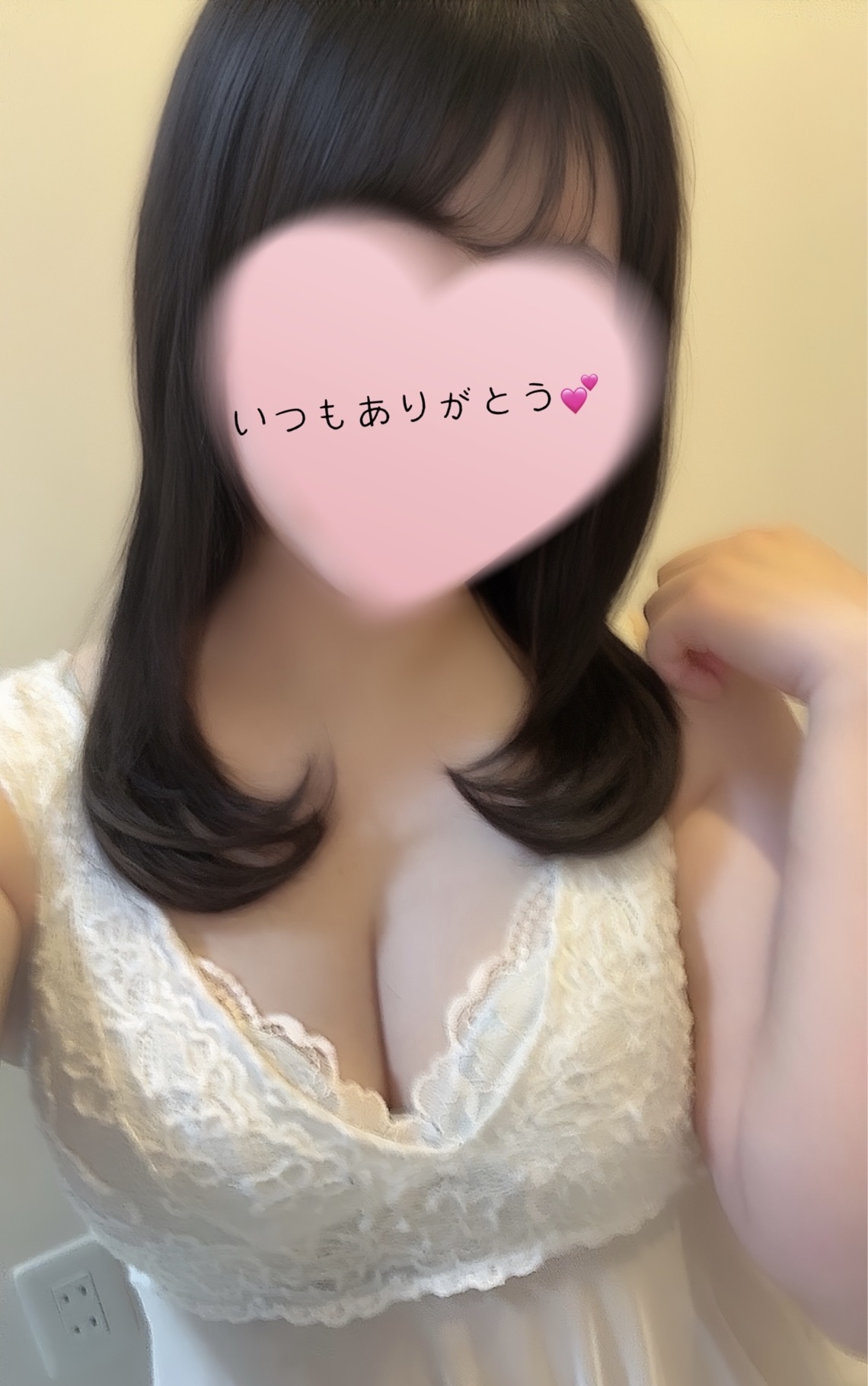 昨日はスタートからラストまで本指名の皆様とはじめまして様で完売御礼🈵ありがとうございました✨金曜日の本指名の皆様も💓

１ヶ月ぶりにお会いできたのも先週ぶりに来ていただいて、差し入れのお気遣いまでしてくださったり、入店した時からずっと仲良くして下さってる方と笑い転げたり、メンエスはじめての方も☺️💓

はじめましての方も心地よい距離感でどきどきしてもらえるような施術を心がけてるのでお会いできたら嬉しいな¨̮⃝✨
今日も北千住で待ってるね☺️💓