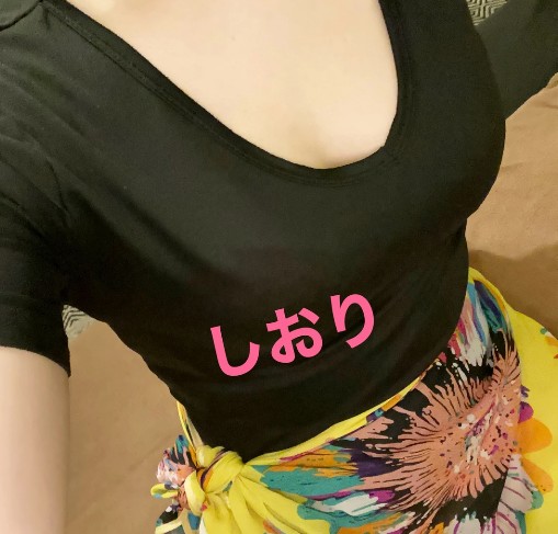 本日17時〜22時で出勤してます🫧
