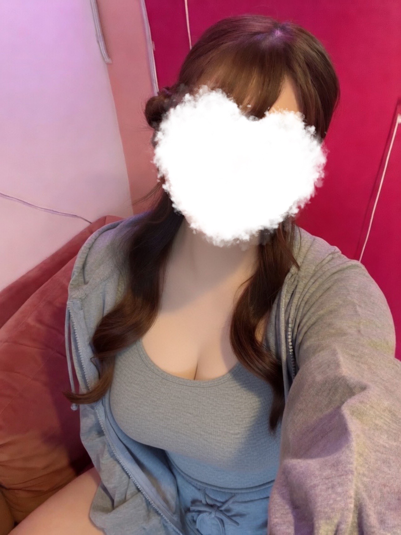 本日、本指名様続けてご予約ありがとうございます🌸
ゼロツーに空き枠案内してます✨

最近は涼しくて汗かいて歩くことが少なくて嬉しい🤣💓

もし汗だくでもシャワーあびてお部屋でくつろいでくださいね🥰
たくさん癒させてください🫶