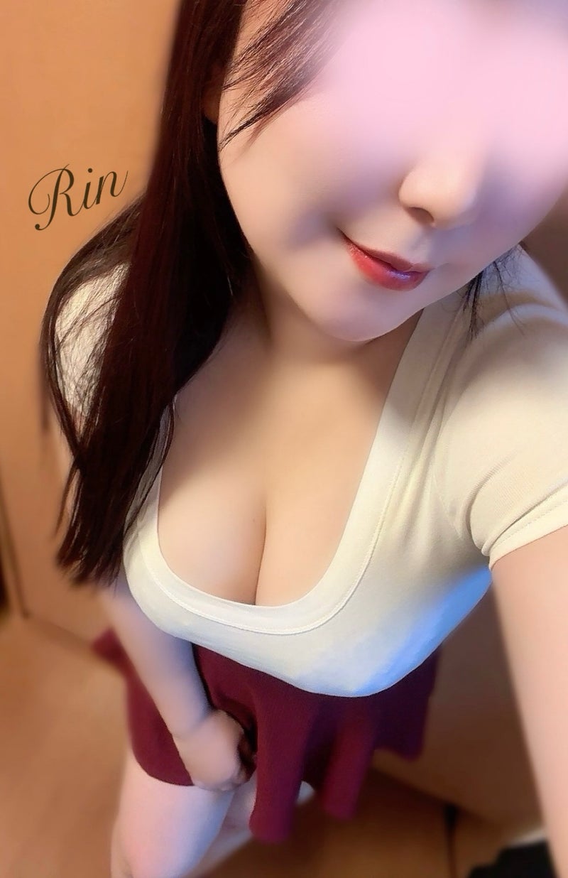 
昨日もスタートからラストまで御予約満了
ありがとうございました🈵✨
お盆の出勤は毎日大きい傘持って行ってたけど
今日は折り畳みにできました！笑笑

皆さん帰省されたり旅行されたりで
楽しめたかなー？

りんちゃん来週から本職多忙の為
出勤頻度ガクッと落ちます。。
最近会えてない本指名様！！会いたいぞっ！！

お盆出勤最終日今日も元気にお待ちしてます🫶🏻✨
