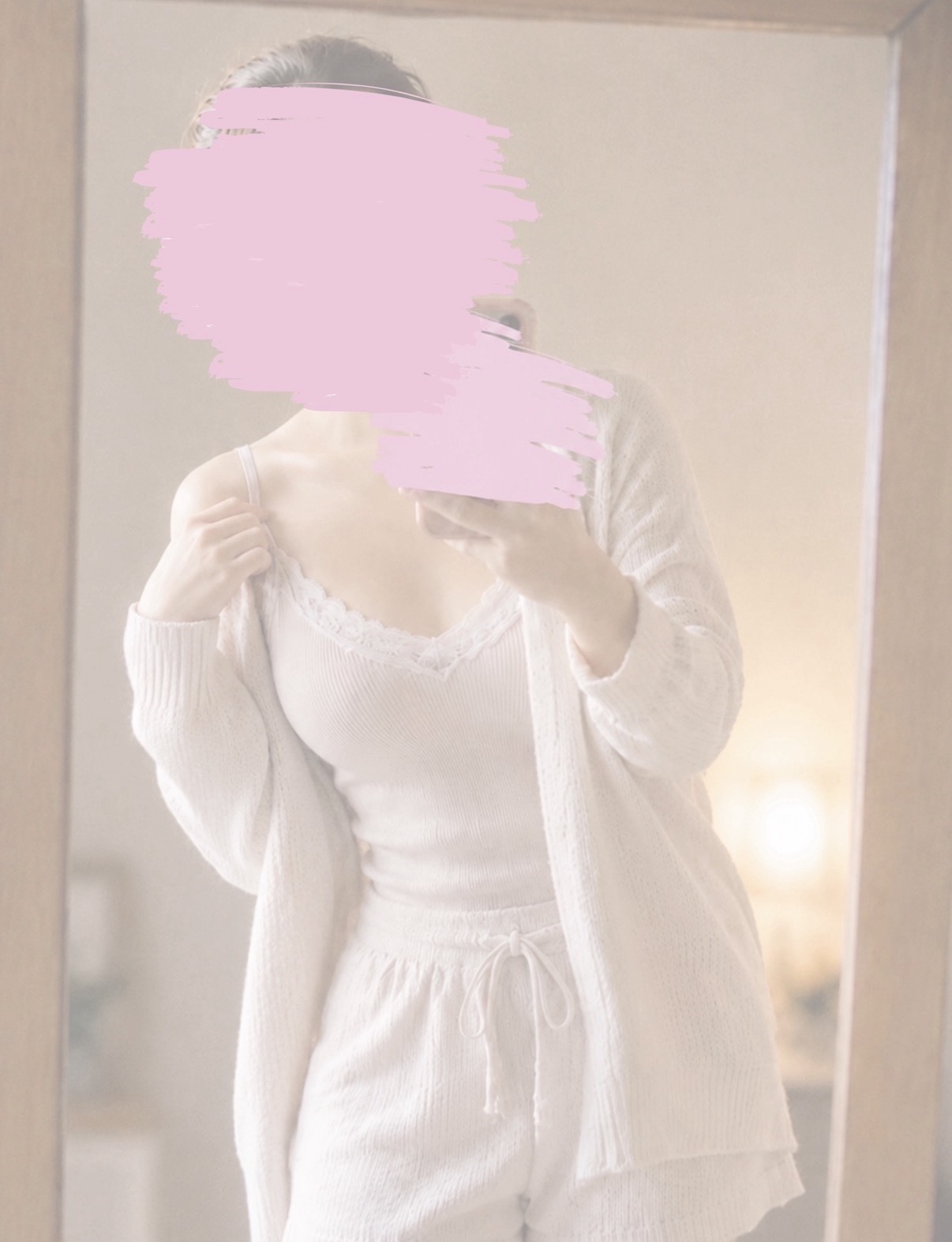 昨日も会いに来てくださった皆さま、
ありがとうございました♡

本指名様、またお会いできて
本当に嬉しかったです☺️

そしてネット指名様✨
いつも写メ日記を見てくださっていたみたいで、
とっても嬉しかったです🥰
色々と想像しながら来てくださったとのことでしたが…🤭
実際に会った私は、
想像していた感じだったでしょうか？♡笑

まだお会いしたことのない方も、
写メ日記を見ながら少しでも気になって
くださっていたら嬉しいです☺️
