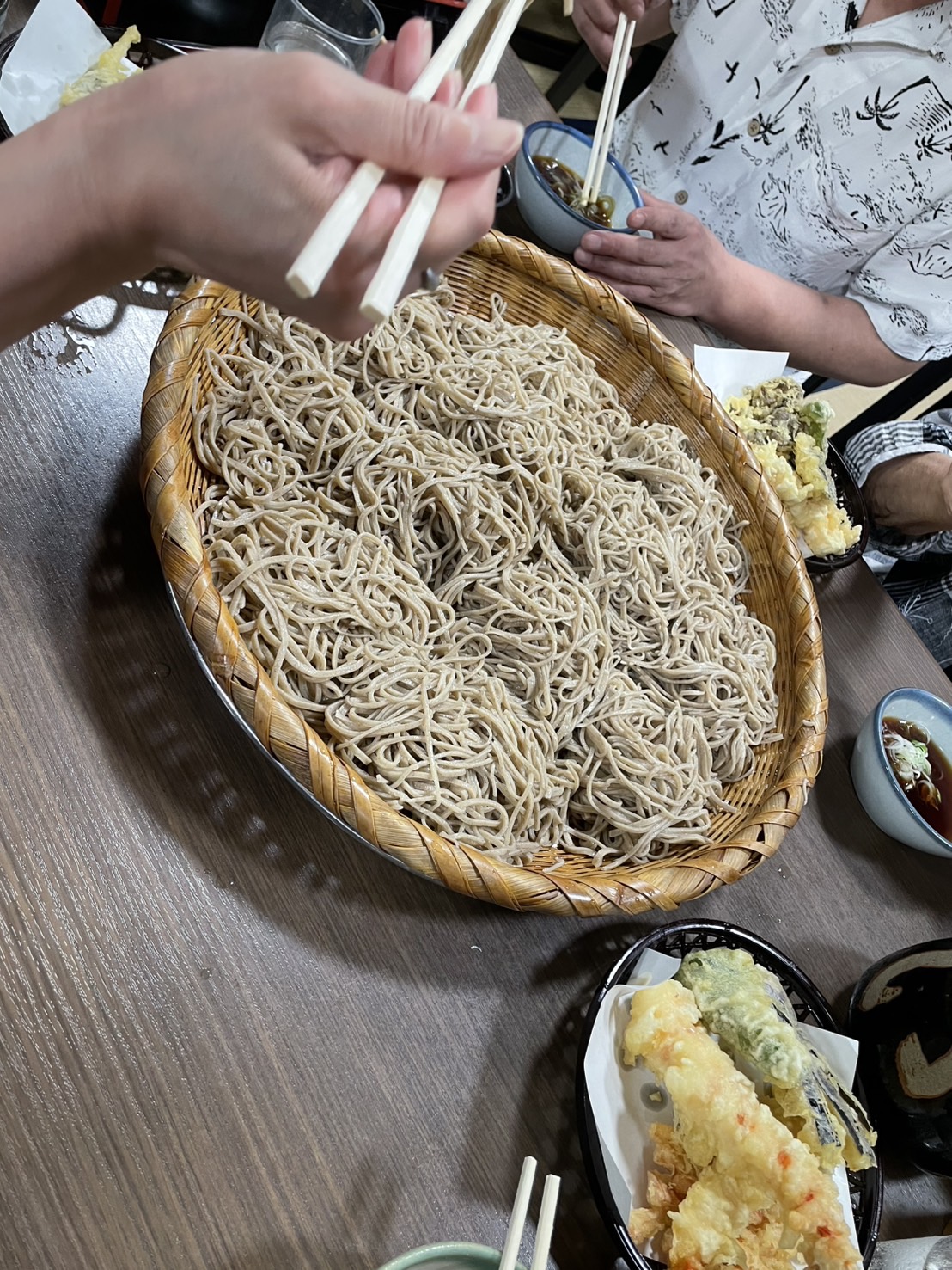とむ