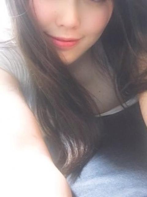 伊織まな(22)
