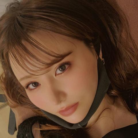 愛沢かれん(27)