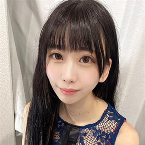 綾咲るか(24)