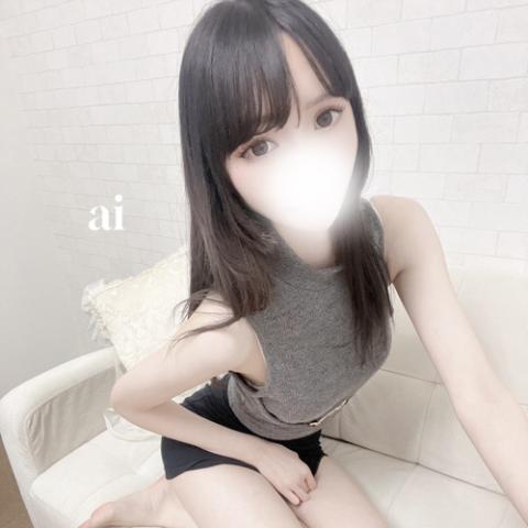 あい(22)