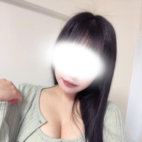 成瀬あかり(25)