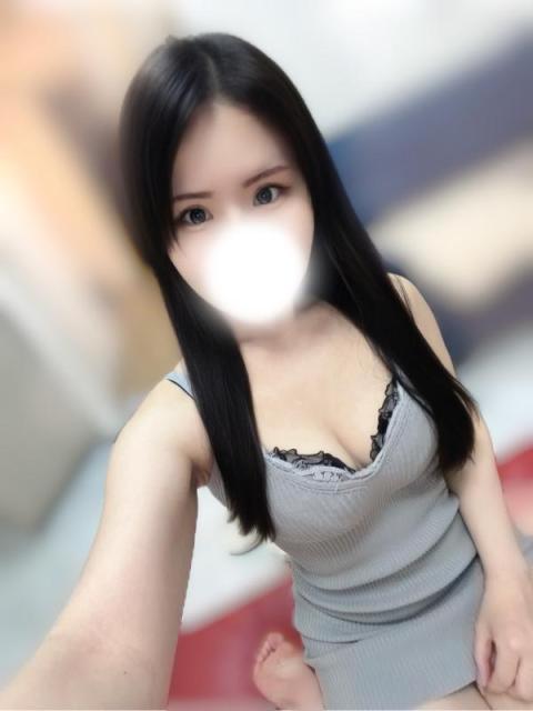れい(24)