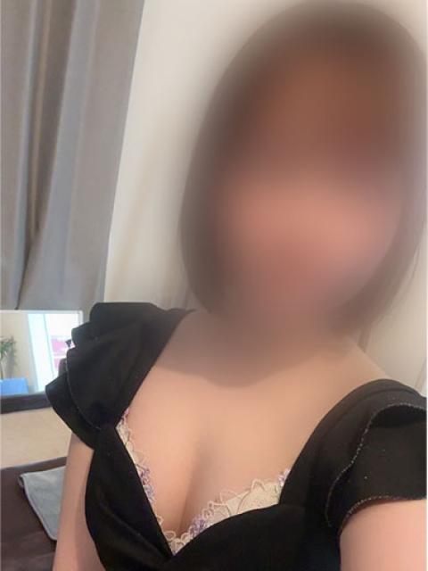 新人りん(27)